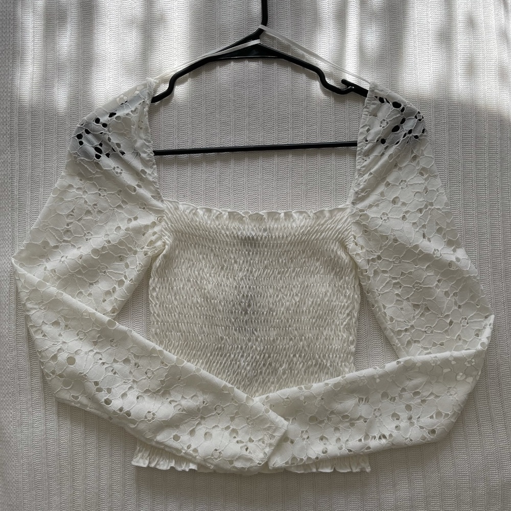 NWT Eyelet sleeve ruched square neck top